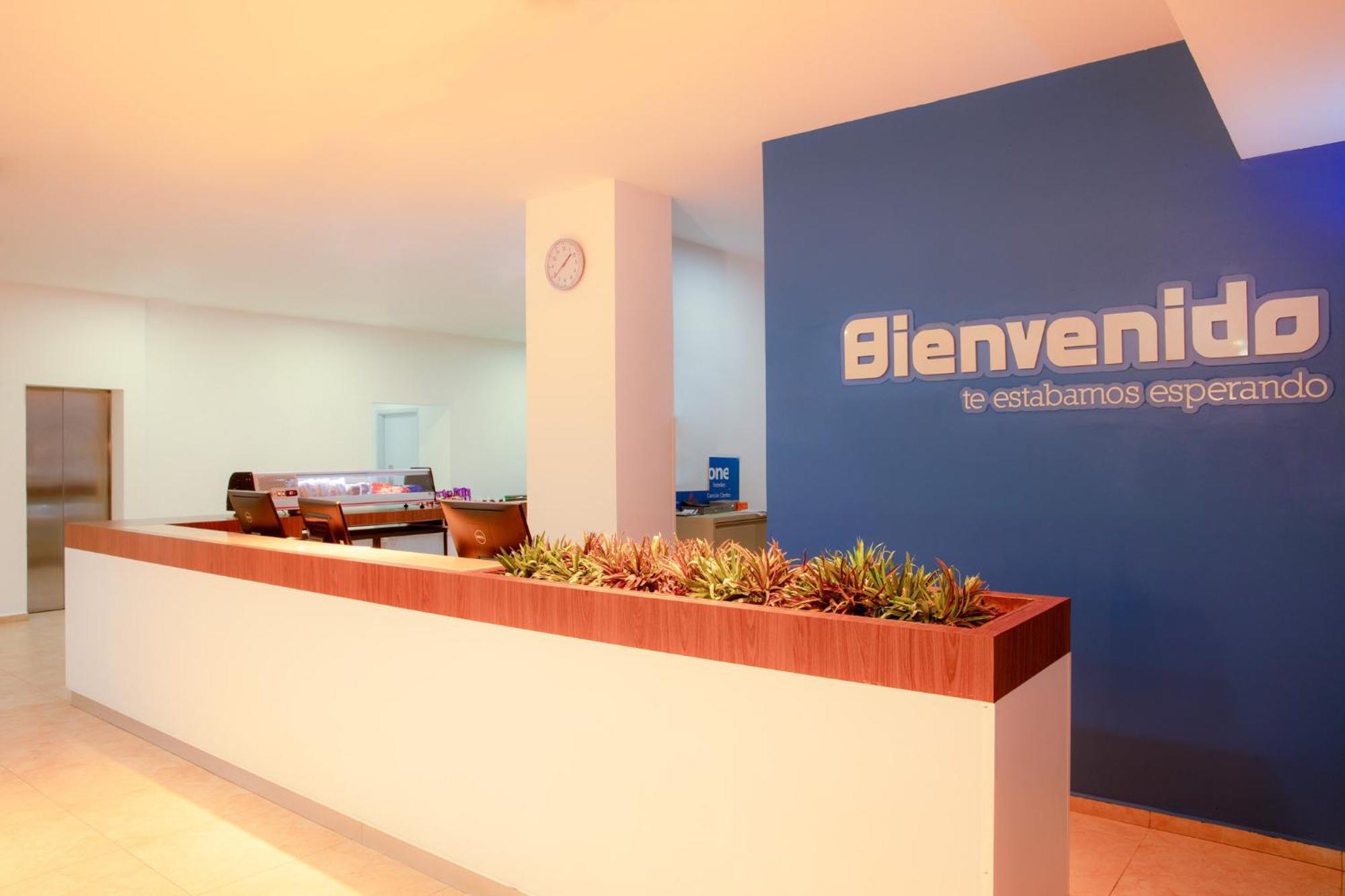 One Puerto Vallarta Aeropuerto Extérieur photo