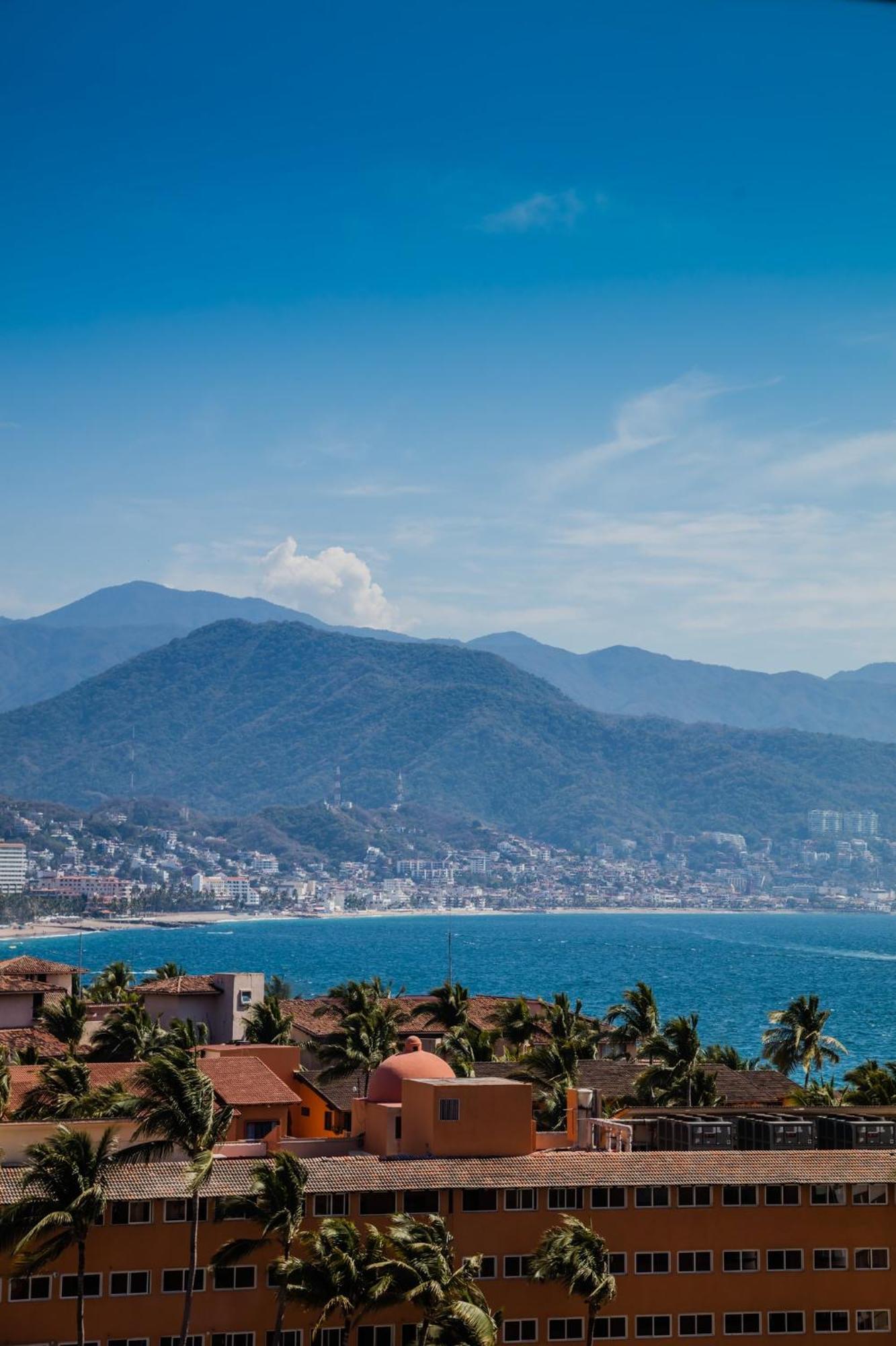 One Puerto Vallarta Aeropuerto Extérieur photo