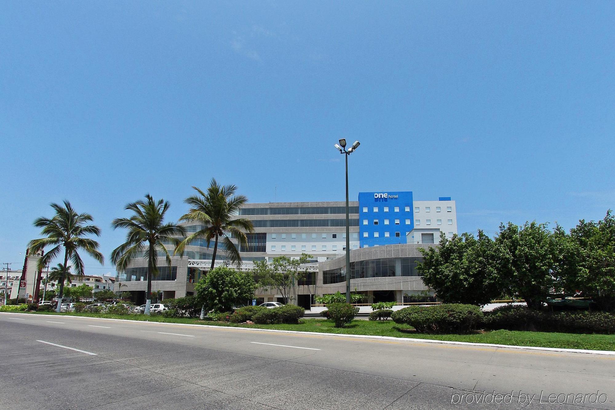 One Puerto Vallarta Aeropuerto Extérieur photo
