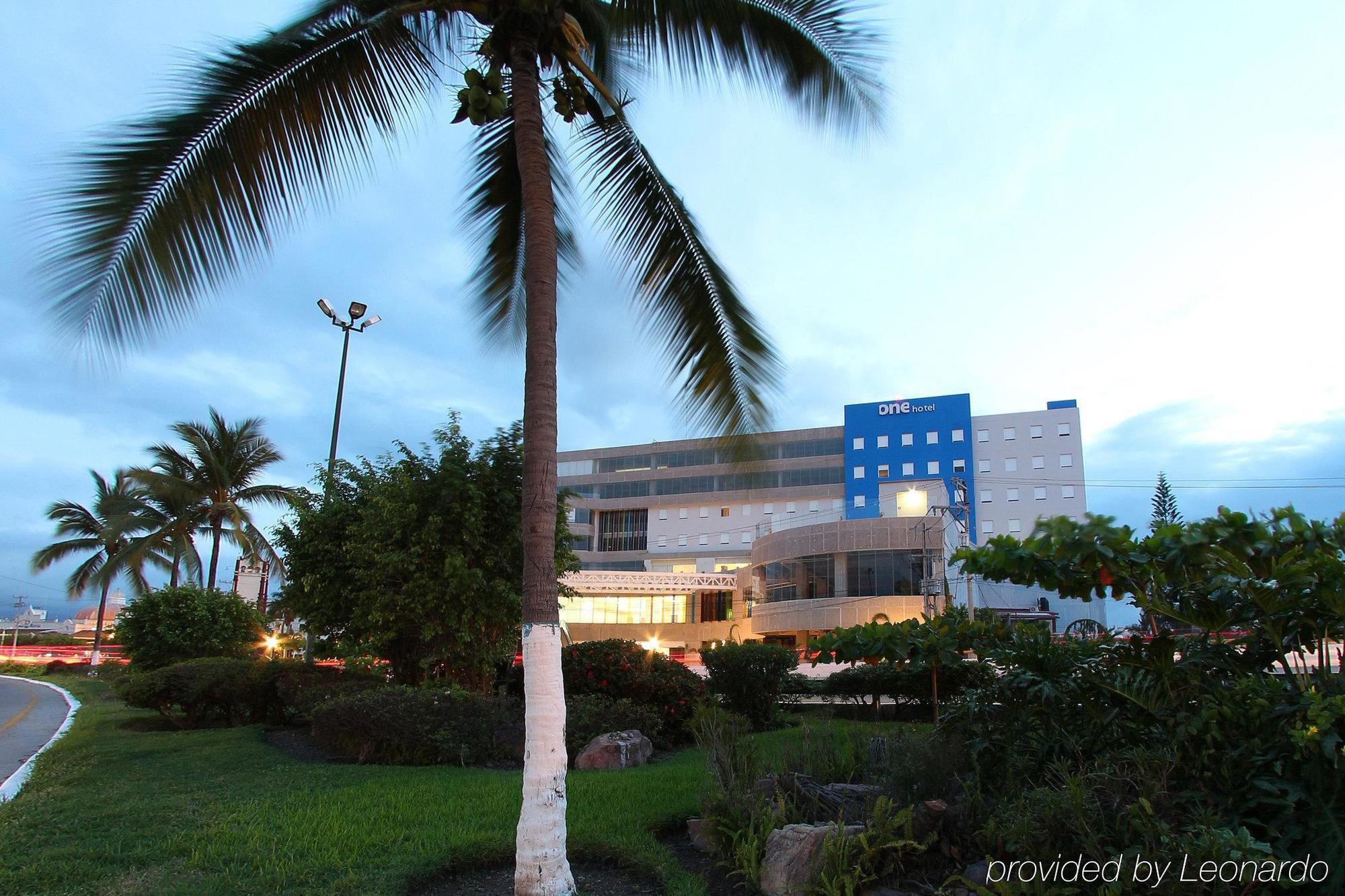 One Puerto Vallarta Aeropuerto Extérieur photo