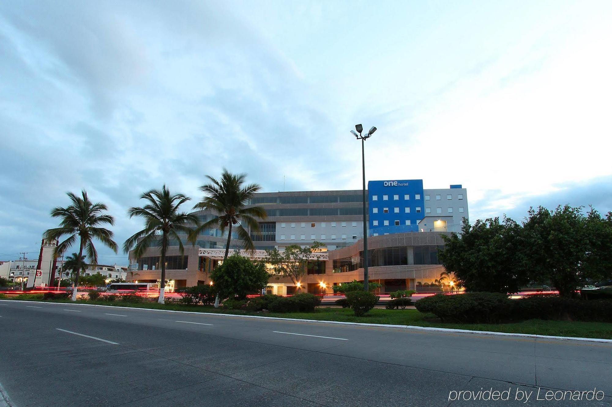 One Puerto Vallarta Aeropuerto Extérieur photo
